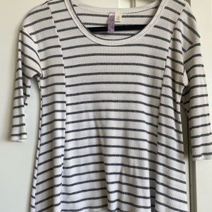 Alyssa - Francescas black and white mid sleeves w/ slits